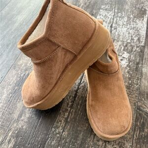 Madden Girl Tan Platform Slippers